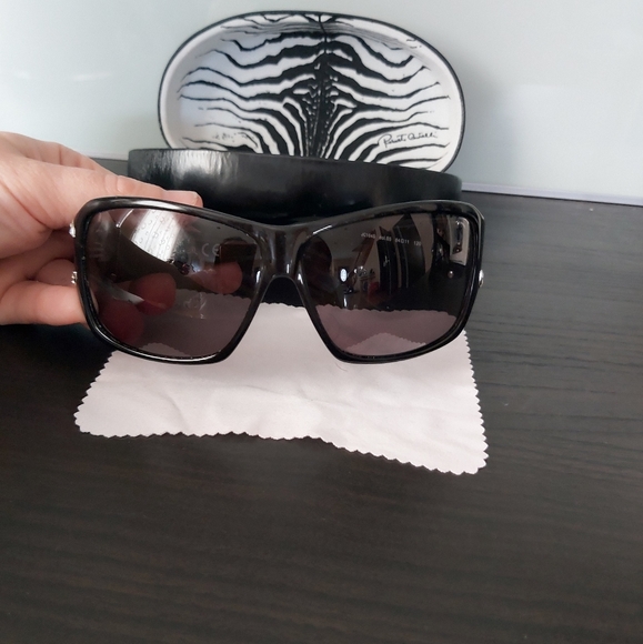 Just Cavalli Accessories - Gorgeous women Just Cavalli sunglasses